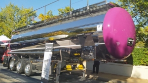 Farcinox presentó una de sus cisternas más completas con chasis Moduline.