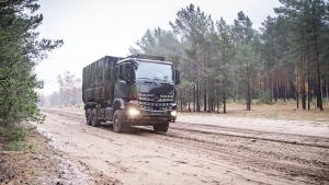 Mercedes-Benz Arocs 6x6 militar alemán.q