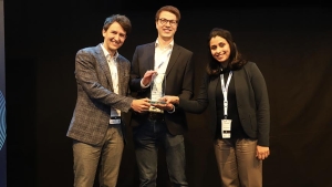 Florian Ruch, experto en automatización, Fabian Kuttenreich, jefe de equipo de percepción en el departamento de automatización y Farija Rizwin, experta en automatización (de izquierda a derecha).