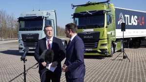 Apostolos Tzitzikostas, nuevo comisario europeo de Transporte Sostenible y Turismo, eligió la planta de MAN Truck &amp; Bus en Múnich como destino de su primera visita oficial a Alemania.