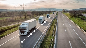 Camiones circulando por carretera
