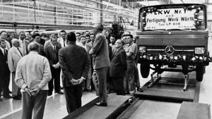 Mercedes-Benz Trucks conmemora los 60 años desde la fabricación del primer camión completo en la planta de Wörth