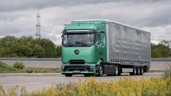 Mercedes-Benz eActros Lowliner: hasta 500 km de autonomía para el transporte de gran volumen