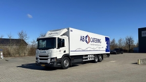 Camión eléctrico de batería Scania equipado con sistemas de refrigeración Frigoblock EK de Thermo King